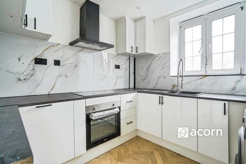 3 bedroom flat to rent, Peckham Road SE5