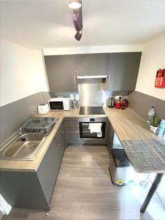 Studio to rent, Green Lanes, London N16