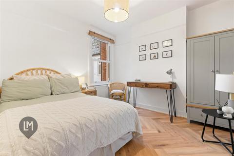 3 bedroom flat for sale, Replingham Road, London