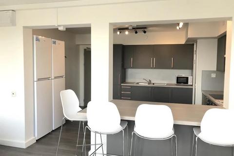 1 bedroom in a flat share to rent, Green Lanes, London N16