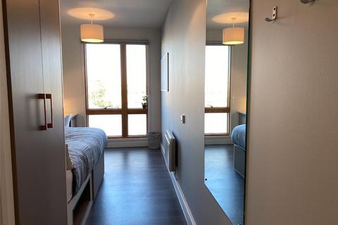 1 bedroom in a flat share to rent, Green Lanes, London N16