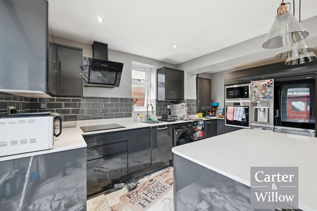 Kitchen / dining