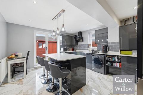 4 bedroom end of terrace house for sale, Kean Crescent, Dagenham, Essex
