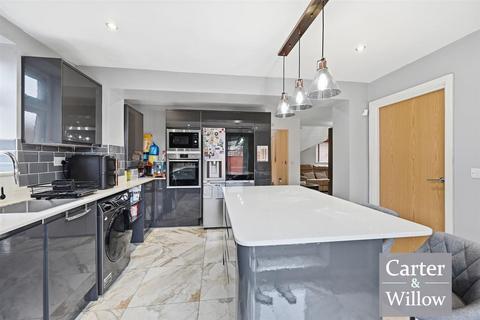 4 bedroom end of terrace house for sale, Kean Crescent, Dagenham, Essex