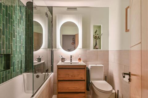 2 bedroom flat to rent,  Liverpool Road, London N7