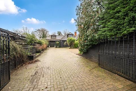 undefined, Lightwater,  Surrey,  GU18