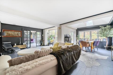 undefined, Lightwater,  Surrey,  GU18
