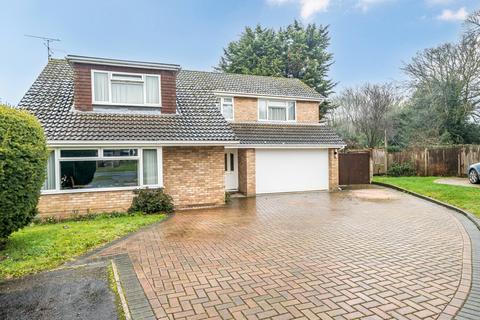 4 bedroom detached house for sale, Chestnut Close, Hampshire GU30