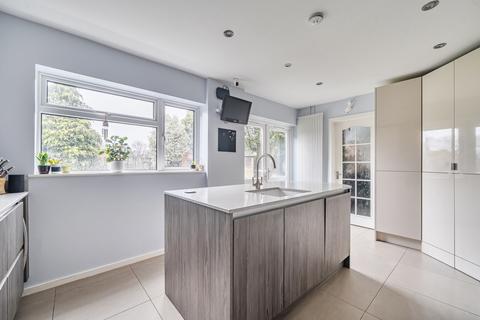 4 bedroom detached house for sale, Chestnut Close, Hampshire GU30