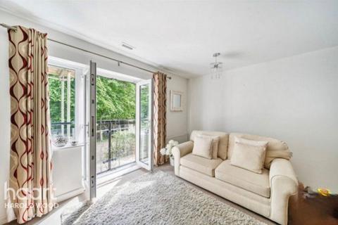 2 bedroom apartment for sale, Ingrebourne Avenue, Harold Hill