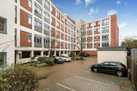 2 bedroom flat for sale, Crouch End Hill, London