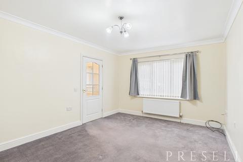 3 bedroom house to rent, Charles Thomas Avenue, Pembroke Dock
