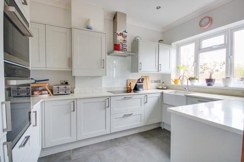 undefined, BITTERNE PARK! STUNNING KITCHEN DINER! SUNNY ASPECT REAR GARDEN!