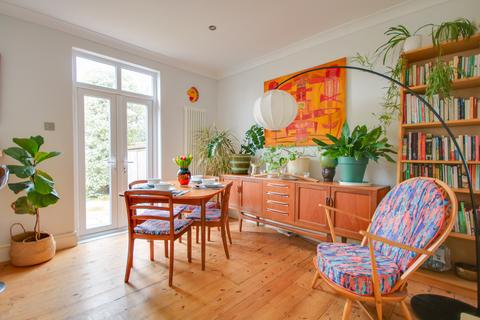 undefined, BITTERNE PARK! STUNNING KITCHEN DINER! SUNNY ASPECT REAR GARDEN!