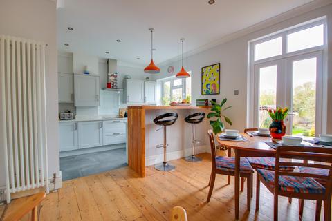 undefined, BITTERNE PARK! STUNNING KITCHEN DINER! SUNNY ASPECT REAR GARDEN!