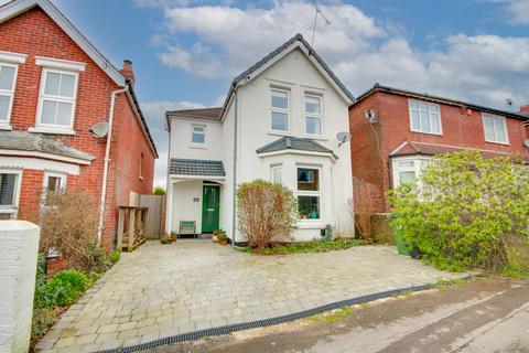 3 bedroom detached house for sale, BITTERNE PARK! STUNNING KITCHEN DINER! SUNNY ASPECT REAR GARDEN!