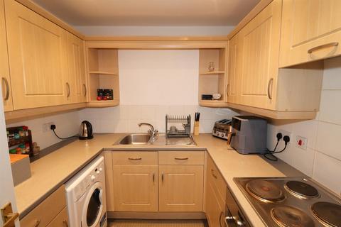 2 bedroom apartment to rent, Harbourne Close, Kenilworth