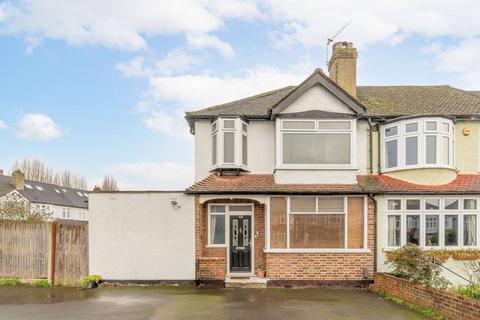 Ardrossan Gardens, Worcester Park, KT4