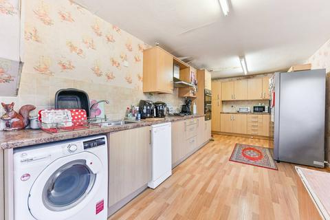 3 bedroom end of terrace house for sale, Ardrossan Gardens, Worcester Park, KT4