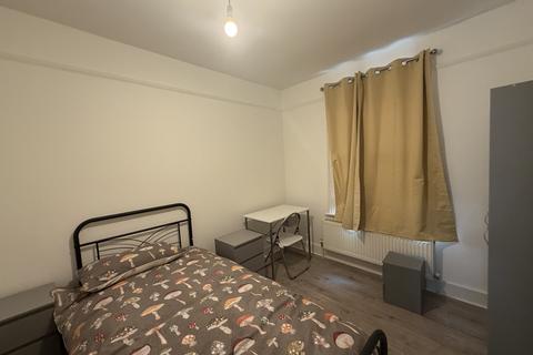undefined, Croydon CR0