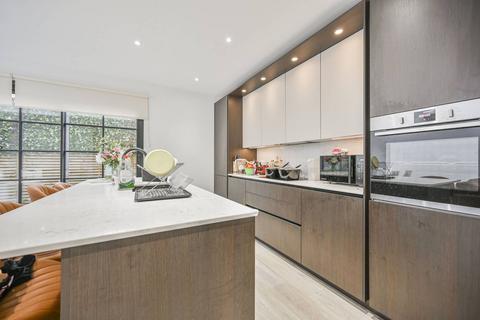 3 bedroom flat to rent, Belford House, Forest Gate, London, E7