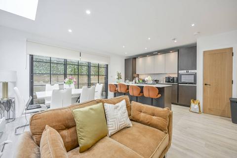 3 bedroom flat to rent, Belford House, Forest Gate, London, E7