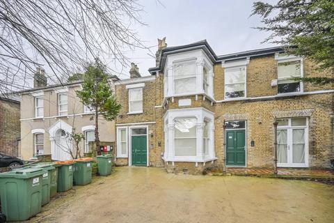 3 bedroom flat to rent, Belford House, Forest Gate, London, E7