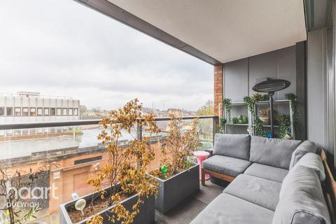 2 bedroom flat for sale, Meeting House Lane, London