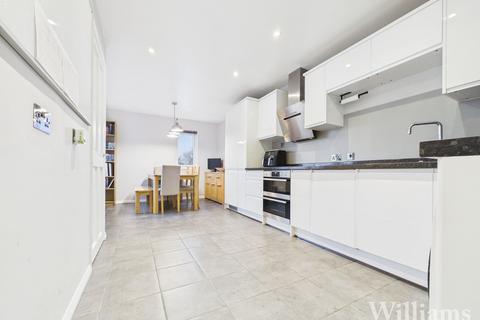 3 bedroom flat for sale, Hannon Road, Aylesbury HP21