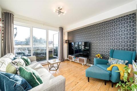 2 bedroom flat for sale, Bramhope Lane, London SE7