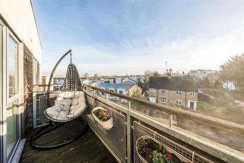 2 bedroom flat for sale, Bramhope Lane, London SE7