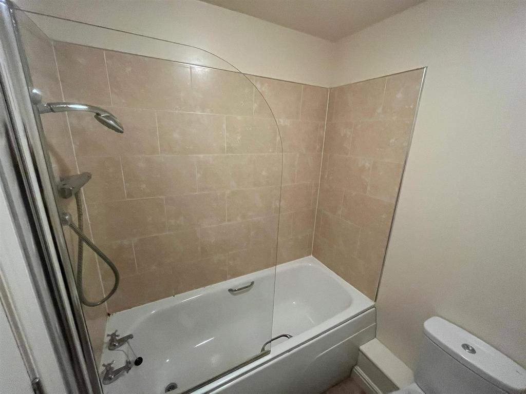Bathroom 1.jpg