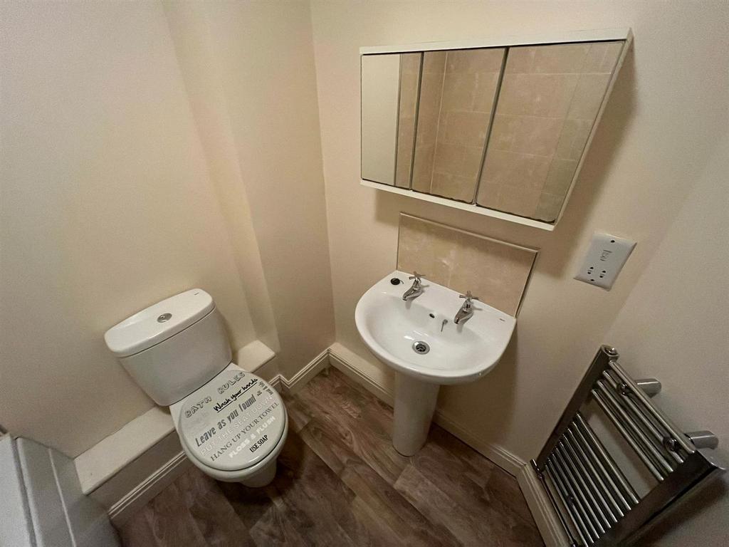 Bathroom 2.jpg