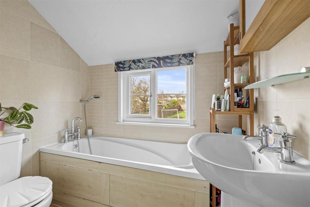 299 Amersham Rd, HP15 7 PX-5.jpg
