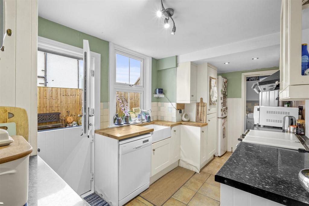 299 Amersham Rd, HP15 7 PX-9.jpg