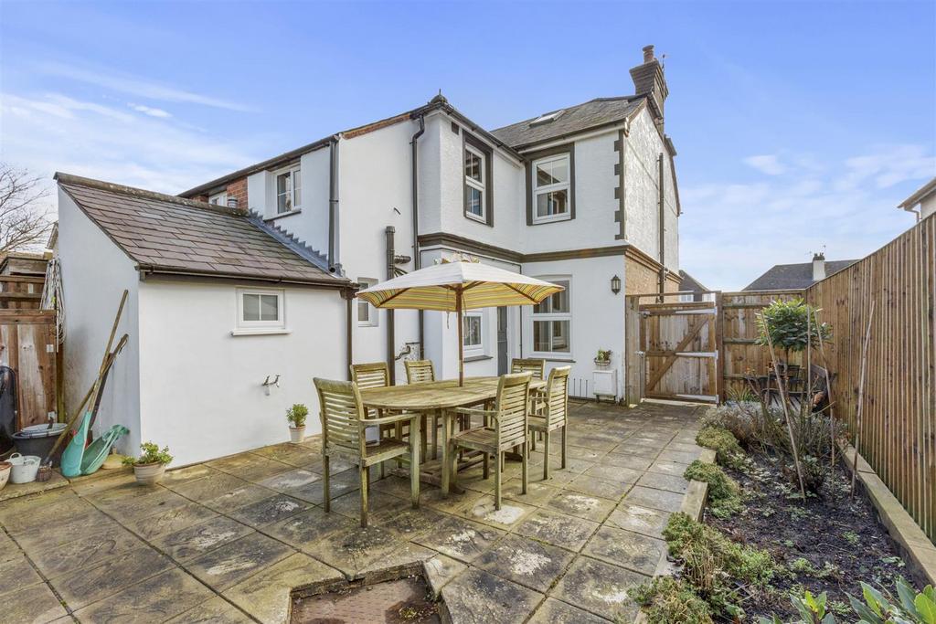 299 Amersham Rd, HP15 7 PX-13.jpg