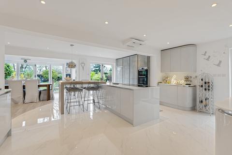 3 bedroom detached house for sale, The Drive, Welwyn, Hertfordshire, AL6