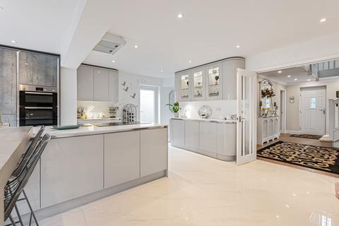 3 bedroom detached house for sale, The Drive, Welwyn, Hertfordshire, AL6