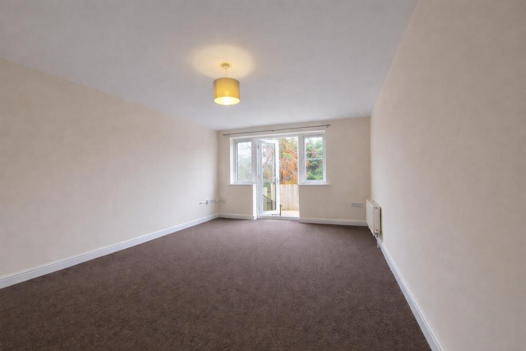 5 Iris Court Living Rookm (1)
