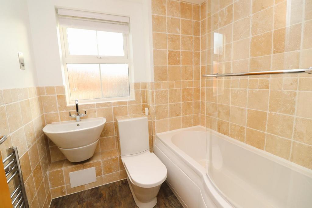 Family Bathroom / WC