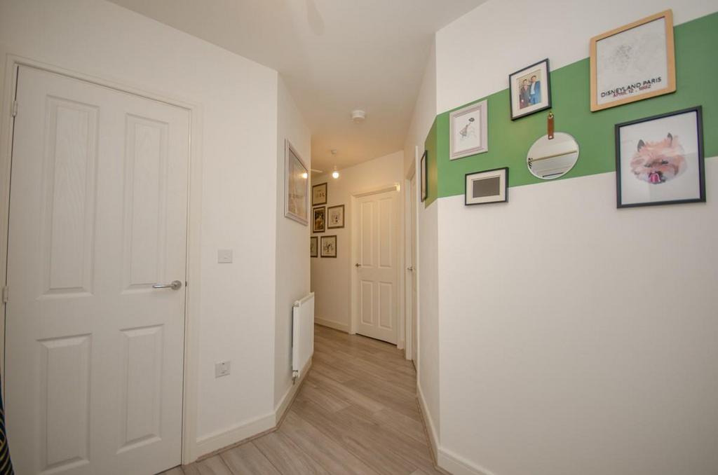 Entrance hall pic 2.jpg