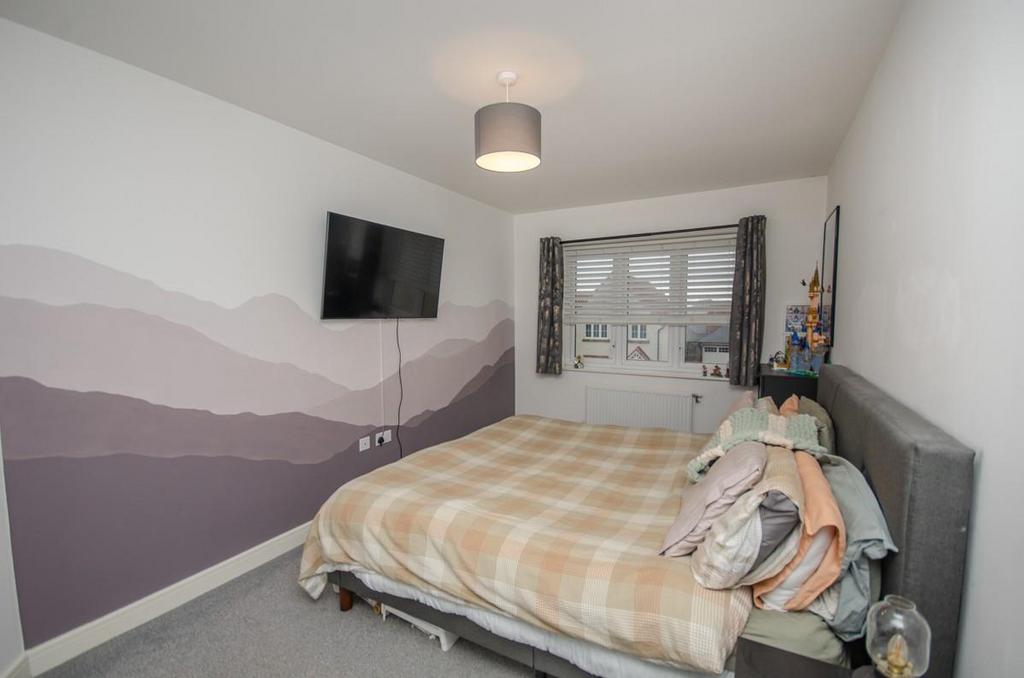 Bedroom 1.jpg