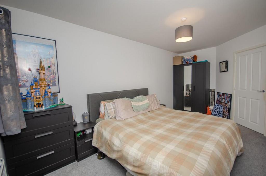 Bedroom 1 pic 2.jpg