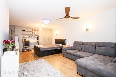 4 bedroom terraced house to rent, Ascot Gardens, Southall, UB1
