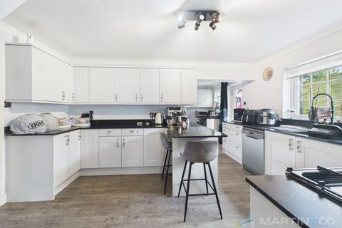 4 bedroom detached house for sale, Penhallow