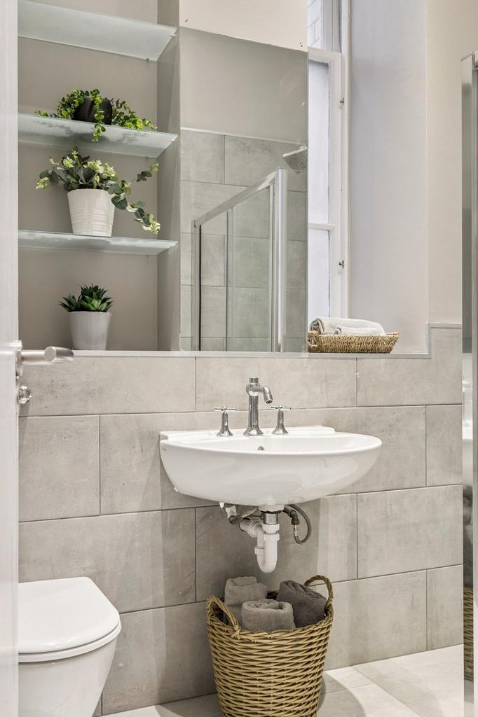 Main Shower Room