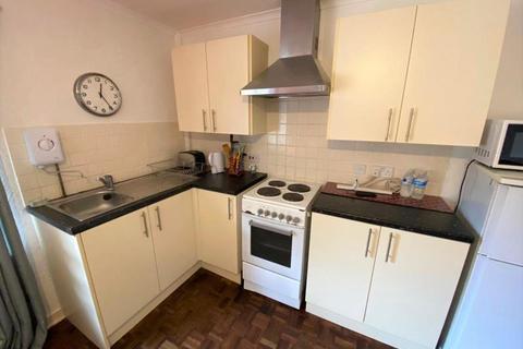 1 bedroom apartment to rent, Kingswood Court, Woking GU21