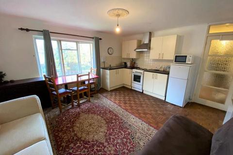 1 bedroom apartment to rent, Kingswood Court, Woking GU21