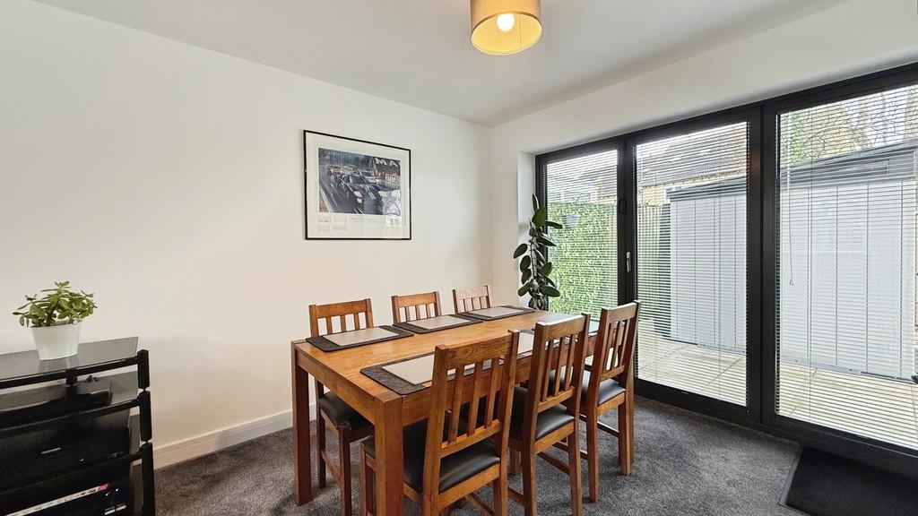 Lounge/dining room