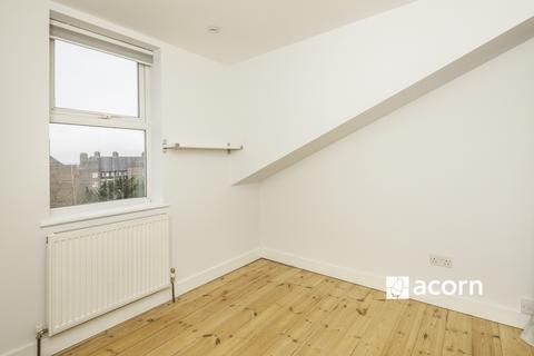 2 bedroom flat to rent, Rye Hill Park Peckham SE15